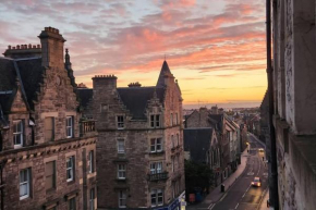 The Eyrie at Tweeddale Court - Historic Royal Mile